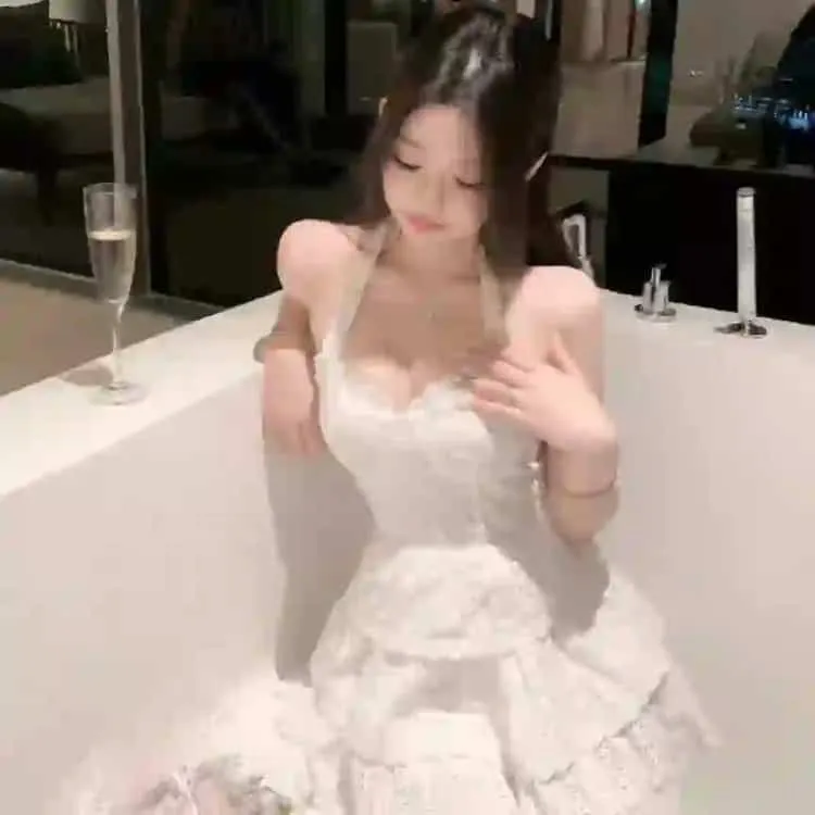 【丧尸动作喜剧】《摄影机不要停！》导演续作《急急复鸡鸡》：脑洞大开的成人向喜剧，又污又好笑